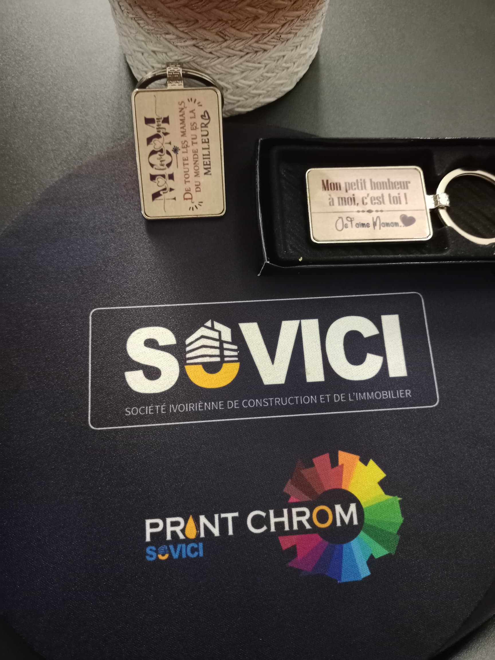 Supports de communication imprimés : flyers, brochures, dépliants, plaquettes commerciales, magazines, catalogues.